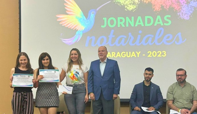 imagen de Escribanos uruguayos premiados en Paraguay