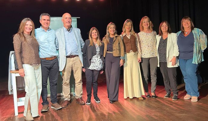 imagen de Presencia de la AEU en charla del Psic. Alejandro De Barbieri