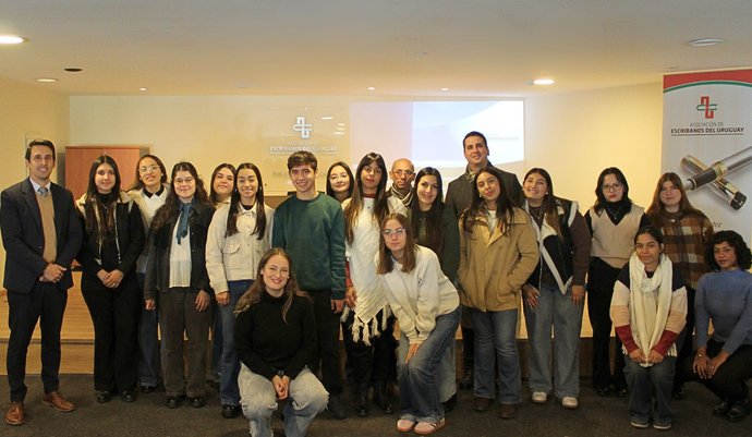imagen de Visita del Centro de Estudiantes a la sede de la AEU
