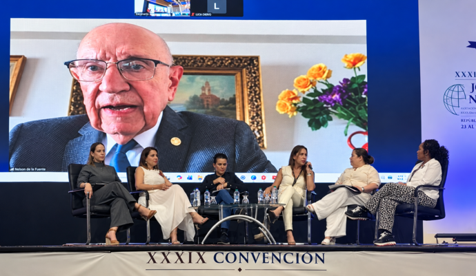 imagen de Participación del Esc. Hernán de la Fuente en la Jornada Notarial Dominicana